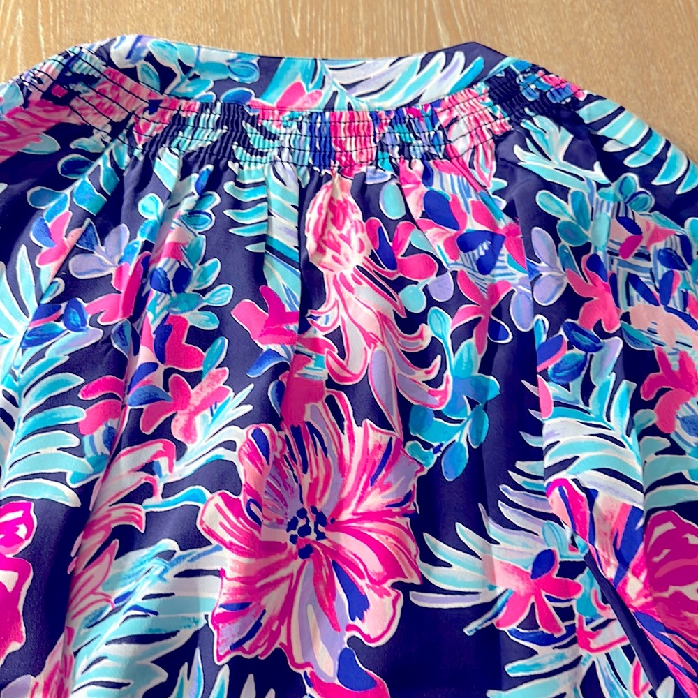 MOVING SALE: Lilly Pulitzer Elsa Blouse - Picture 2 of 10